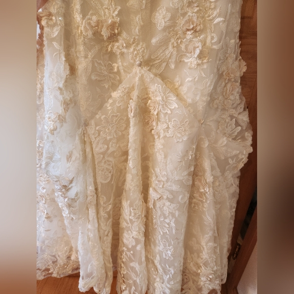 Wedding Dress - Picture 5 of 16